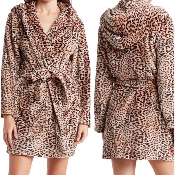 Betsy Johnson Plush Hooded Leopard Print Robe Size XS SAnimal Soft